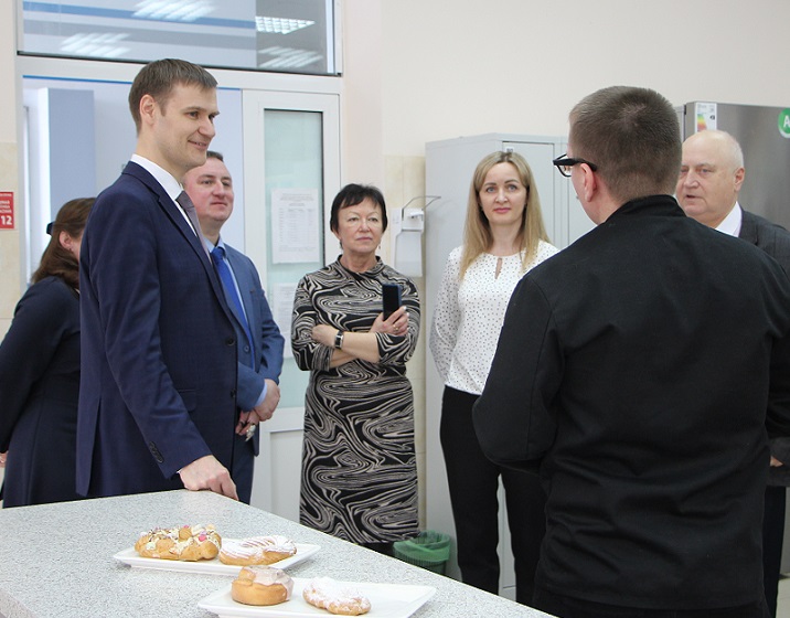 30 января в Институте пищевых технологий и дизайна впервые побывал министр образования и науки Нижегородской области Михаил Юрьевич Пучков.