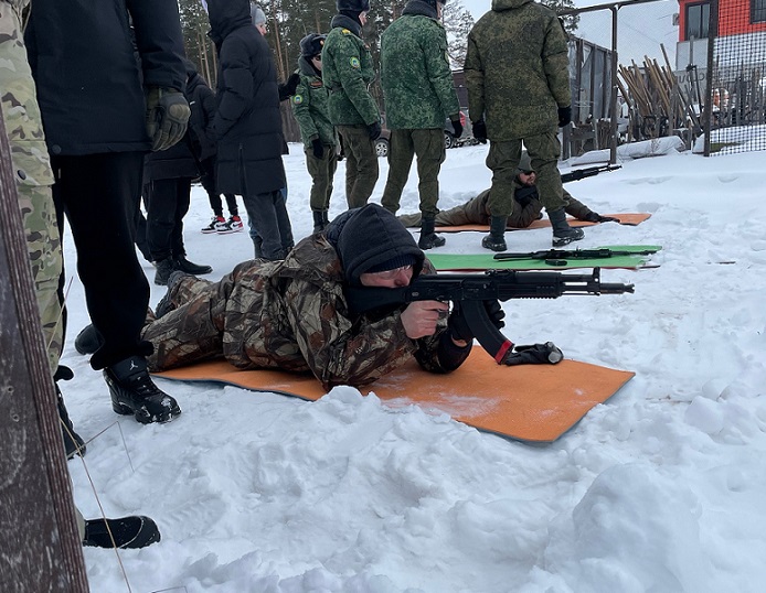 13 декабря в городе Дзержинске на базе стрелкового клуба «Антей» прошли военно-патриотические однодневные учебные сборы для студентов «Патриот».