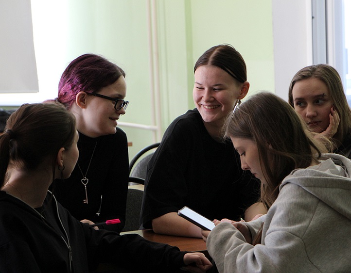  28 февраля в гости к студентам Института пищевых технологий и дизайна приехали спикеры «Я В ДЕЛЕ» — масштабной бесплатной программы по обучению предпринимательству для молодых людей от 18 до 30 лет, которая реализуется уже в 72 регионах России.