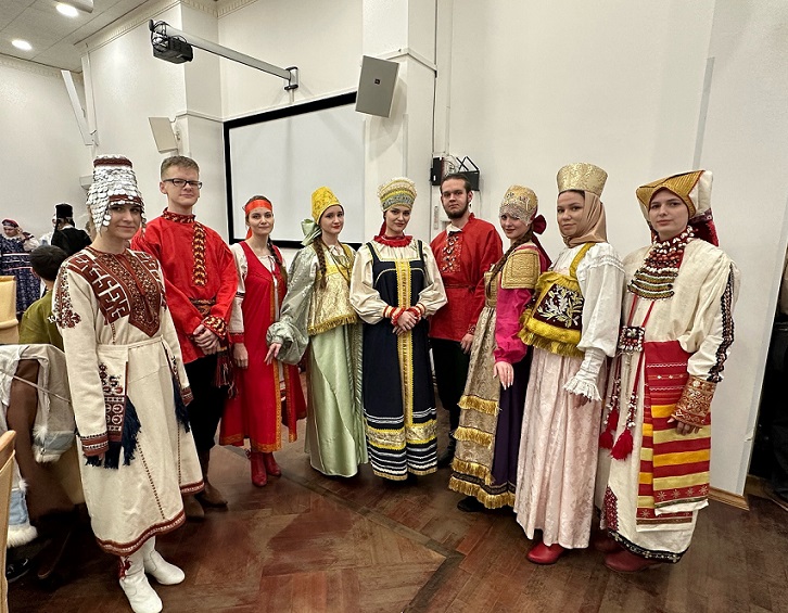 В Москве завершилась конкурсная программа XXII Евразийского конкурса высокой моды национального костюма «Этно-Эрато» с участием мастеров из 7 зарубежных стран и 20 регионов Российской Федерации.