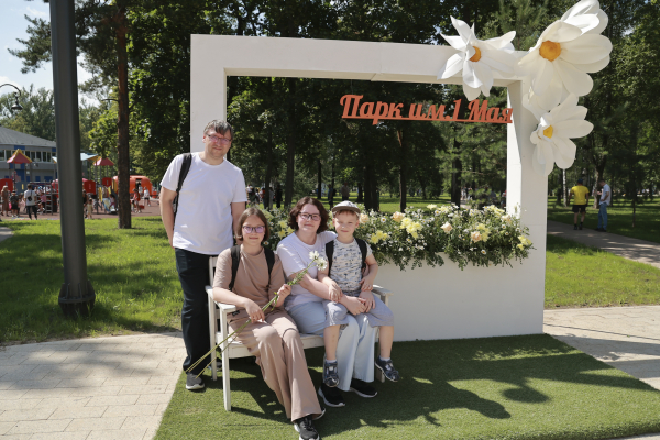 Праздничной программой после завершения второго этапа благоустройства открылся парк имени 1 Мая Праздничной программой после завершения второго этапа благоустройства открылся парк имени 1 Мая