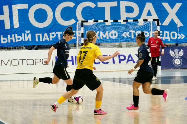 Глава города Юрий Шалабаев положил начало новой спортивной традиции – вручению Кубка лучшему игроку Глава города Юрий Шалабаев положил начало новой спортивной традиции – вручению Кубка лучшему игроку