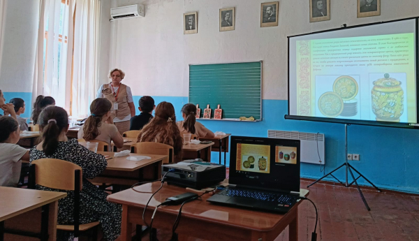 Хохломская роспись, хореография и эстрадный вокал: нижегородские педагоги проводят мастер-классы для учеников сухумских школ искусств Хохломская роспись, хореография и эстрадный вокал: нижегородские педагоги проводят мастер-классы для учеников сухумских школ искусств