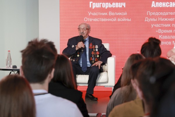 Юрий Шалабаев посетил историко-патриотический турнир «Битва за Родину», участниками которого стали 200 молодых людей из 19 городов России