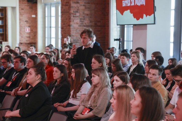 Юрий Шалабаев посетил историко-патриотический турнир «Битва за Родину», участниками которого стали 200 молодых людей из 19 городов России