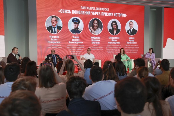 Юрий Шалабаев посетил историко-патриотический турнир «Битва за Родину», участниками которого стали 200 молодых людей из 19 городов России