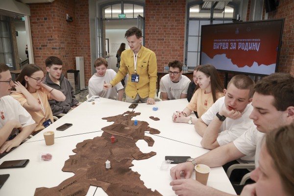 Юрий Шалабаев посетил историко-патриотический турнир «Битва за Родину», участниками которого стали 200 молодых людей из 19 городов России