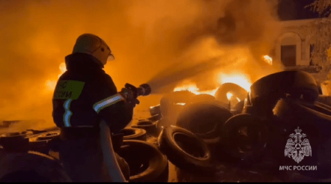 Стихийная свалка шин вспыхнула в Канавине