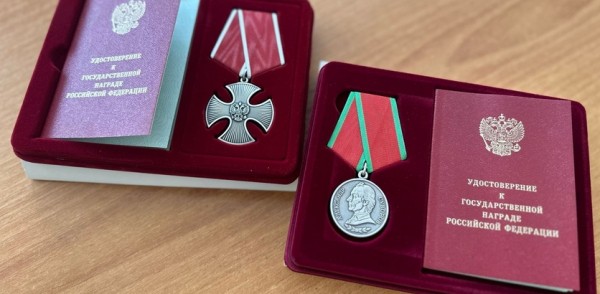 Орден мужества и медаль Суворова вручили родственникам героев СВО в Советском районе