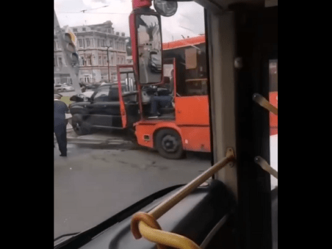 Нижегородская маршрутка спровоцировала массовое ДТП на Зеленском съезде