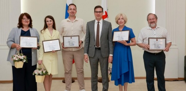 Юрий Шалабаев вручил педагогам Чкаловскую премию и гранты за лучшую программу развития Юрий Шалабаев вручил педагогам Чкаловскую премию и гранты за лучшую программу развития