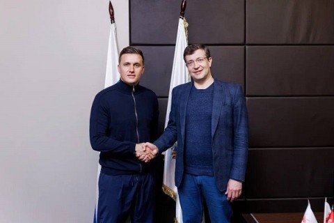 Глеб Никитин пообщался с новым тренером «Пари НН» Шпилевским Глеб Никитин пообщался с новым тренером «Пари НН» Шпилевским