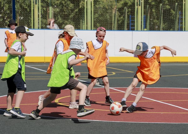 Во дворе на набережной Федоровского установили детский городок, а в школе №19 отремонтировали спортивную площадку по проекту «Вам решать!» Во дворе на набережной Федоровского установили детский городок, а в школе №19 отремонтировали спортивную площадку по проекту «Вам решать!»