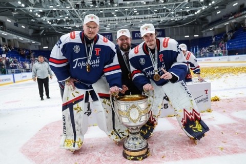 Чемпион КХЛ и ВХЛ Шарыченков из Нижнего Новгорода завершил карьеру
Чемпион КХЛ и ВХЛ Шарыченков из Нижнего Новгорода завершил карьеру