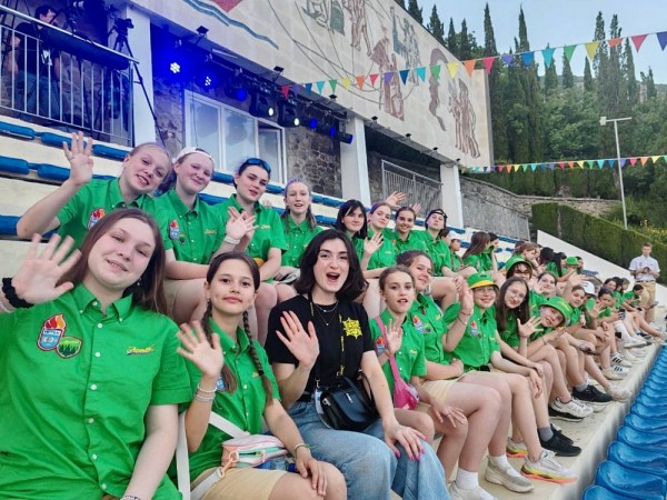 40 нижегородских ребят споют в составе хора на 100-летии «Артека» 40 нижегородских ребят споют в составе хора на 100-летии «Артека»