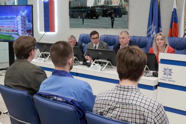 Глава Нижнего Новгорода Юрий Шалабаев встретился с сотрудниками Нижегородского завода 70-летия Победы Глава Нижнего Новгорода Юрий Шалабаев встретился с сотрудниками Нижегородского завода 70-летия Победы