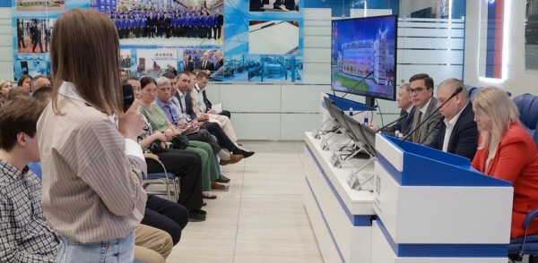 Глава Нижнего Новгорода Юрий Шалабаев встретился с сотрудниками Нижегородского завода 70-летия Победы Глава Нижнего Новгорода Юрий Шалабаев встретился с сотрудниками Нижегородского завода 70-летия Победы