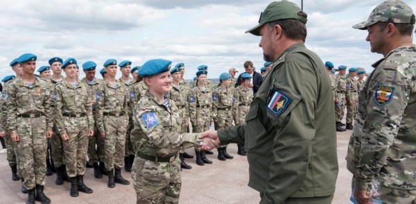 Воспитанникам первой смены военно-патриотического лагеря «Хочу стать десантником» торжественно вручили свидетельства парашютистов Воспитанникам первой смены военно-патриотического лагеря «Хочу стать десантником» торжественно вручили свидетельства парашютистов