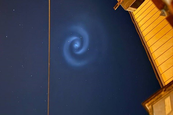 Необычную спираль сняли в ночном небе над Нижним Новгородом Необычную спираль сняли в ночном небе над Нижним Новгородом