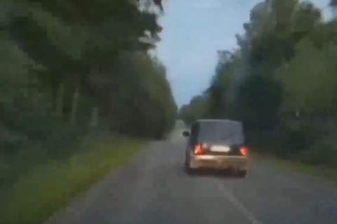 Инспекторы открыли стрельбу по ВАЗу во время погони в Сосновском округе
Инспекторы открыли стрельбу по ВАЗу во время погони в Сосновском округе