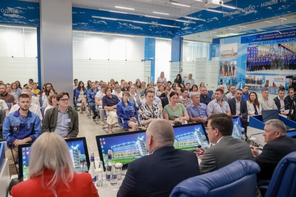 Глава Нижнего Новгорода Юрий Шалабаев встретился с сотрудниками Нижегородского завода 70-летия Победы Глава Нижнего Новгорода Юрий Шалабаев встретился с сотрудниками Нижегородского завода 70-летия Победы