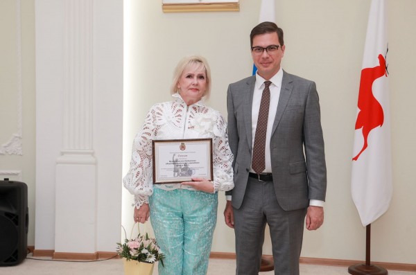 Юрий Шалабаев вручил педагогам Чкаловскую премию и гранты за лучшую программу развития Юрий Шалабаев вручил педагогам Чкаловскую премию и гранты за лучшую программу развития