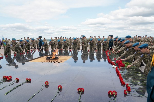 Воспитанникам первой смены военно-патриотического лагеря «Хочу стать десантником» торжественно вручили свидетельства парашютистов Воспитанникам первой смены военно-патриотического лагеря «Хочу стать десантником» торжественно вручили свидетельства парашютистов