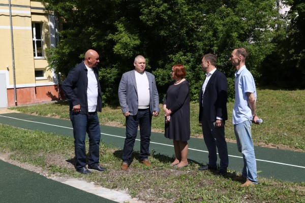 Две многофункциональные спортивные площадки при школе №66 и гимназии №67 появились по проекту «Вам решать!» в Московском районе