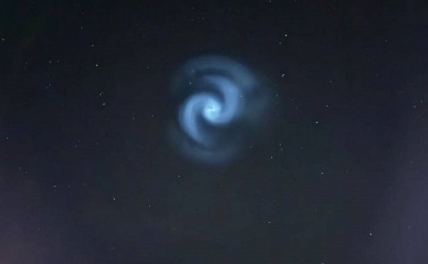 Необычную спираль сняли в ночном небе над Нижним Новгородом Необычную спираль сняли в ночном небе над Нижним Новгородом