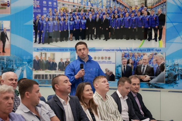 Глава Нижнего Новгорода Юрий Шалабаев встретился с сотрудниками Нижегородского завода 70-летия Победы Глава Нижнего Новгорода Юрий Шалабаев встретился с сотрудниками Нижегородского завода 70-летия Победы