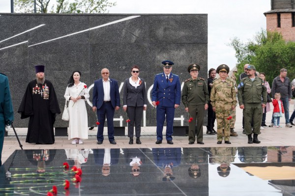 Воспитанникам первой смены военно-патриотического лагеря «Хочу стать десантником» торжественно вручили свидетельства парашютистов Воспитанникам первой смены военно-патриотического лагеря «Хочу стать десантником» торжественно вручили свидетельства парашютистов