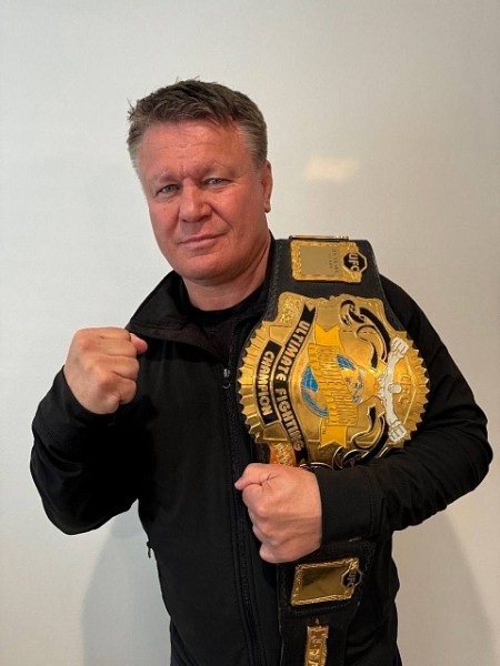 Нижегородец Олег Тактаров совершил автопробег в честь 30-летия победы в UFC Нижегородец Олег Тактаров совершил автопробег в честь 30-летия победы в UFC