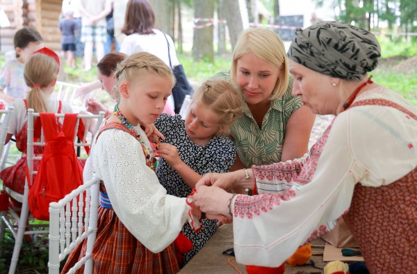 Уникальный этнофестиваль «Семейные узоры» состоится в музее «Щёлоковский хутор» 5 июля Уникальный этнофестиваль «Семейные узоры» состоится в музее «Щёлоковский хутор» 5 июля