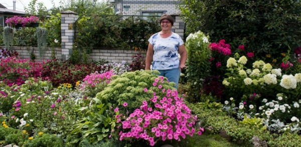 Более 200 автозаводцев участвуют в конкурсе благоустройства дворовых территорий «Я здесь живу, я здесь творю!» Более 200 автозаводцев участвуют в конкурсе благоустройства дворовых территорий «Я здесь живу, я здесь творю!»