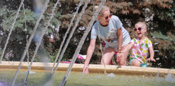 Пробный пуск нового фонтана прошел в сквере у ДК имени Серго Орджоникидзе Пробный пуск нового фонтана прошел в сквере у ДК имени Серго Орджоникидзе