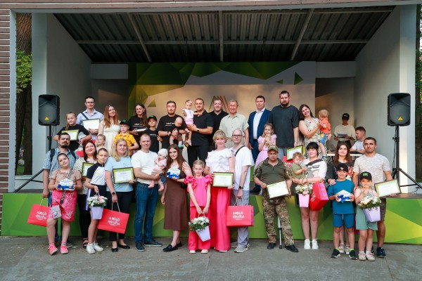 Победителей городских конкурсов «Молодая семья» и «Древо семьи» наградили в обновлённом парке имени 1 Мая Победителей городских конкурсов «Молодая семья» и «Древо семьи» наградили в обновлённом парке имени 1 Мая