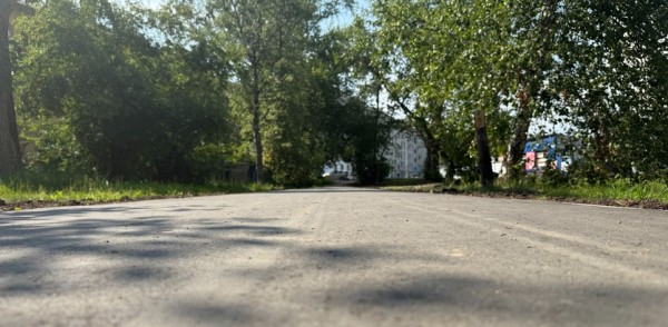 Пешеходный тротуар по улице Мончегорская отремонтировали после обращения жителей к главе города Пешеходный тротуар по улице Мончегорская отремонтировали после обращения жителей к главе города