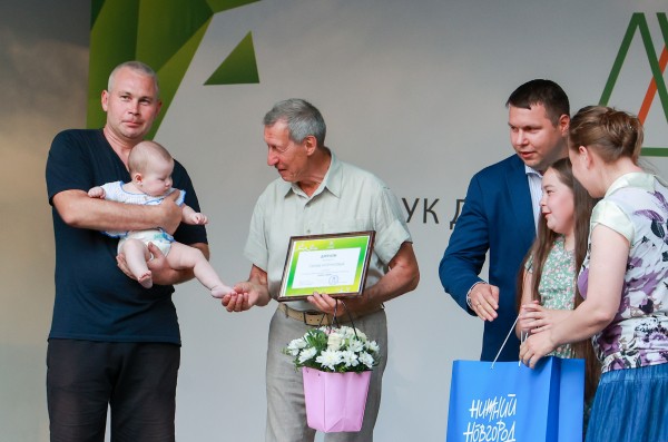 Победителей городских конкурсов «Молодая семья» и «Древо семьи» наградили в обновлённом парке имени 1 Мая Победителей городских конкурсов «Молодая семья» и «Древо семьи» наградили в обновлённом парке имени 1 Мая