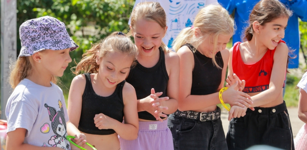 Более 2 000 юных нижегородцев окунулись в лето с проектом «Играем вместе» Более 2 000 юных нижегородцев окунулись в лето с проектом «Играем вместе»