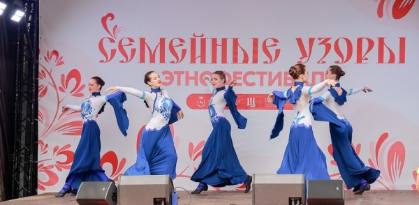 Уникальный этнофестиваль «Семейные узоры» состоится в музее «Щёлоковский хутор» 5 июля Уникальный этнофестиваль «Семейные узоры» состоится в музее «Щёлоковский хутор» 5 июля