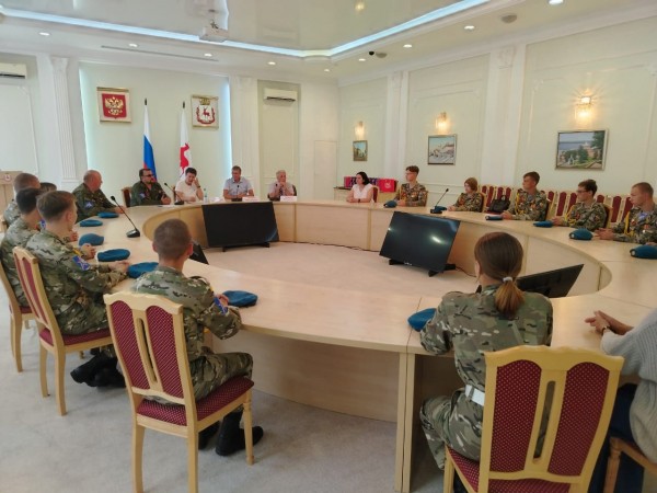 Благодарности главы города за активное участие в Международном фестивале «Путь дружбы» вручили 12 воспитанникам Центра военно-патриотического воспитания