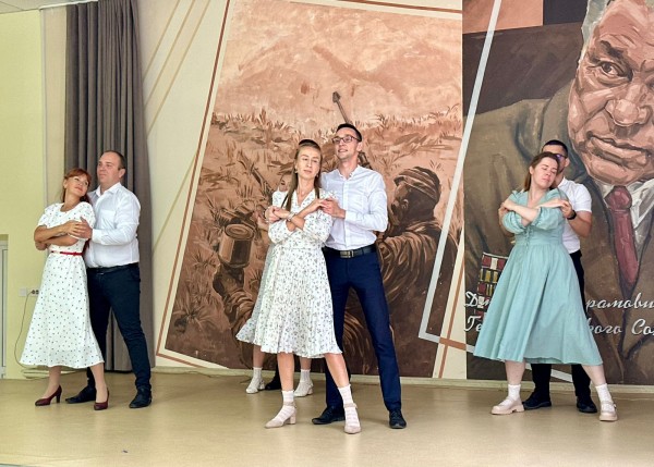 Церемония вручения паспортов школьникам состоялась в Советском районе в День Государственного флага России Церемония вручения паспортов школьникам состоялась в Советском районе в День Государственного флага России