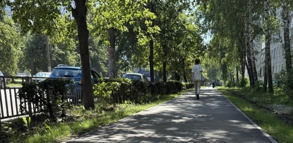 Тротуар по ул. Веденяпина отремонтировали после встречи автозаводцев с мэром Юрием Шалабаевым