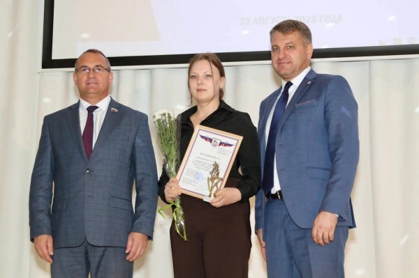 Более 700 педагогов приняли участие в августовской конференции в Советском районе Более 700 педагогов приняли участие в августовской конференции в Советском районе