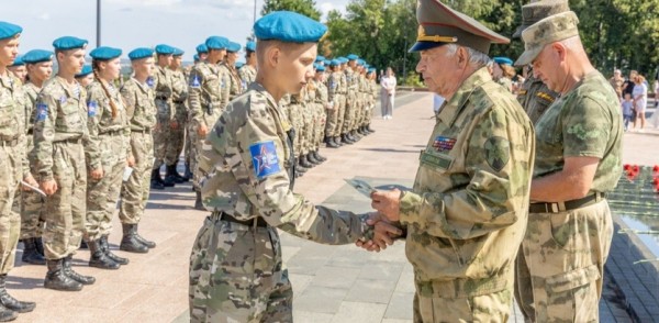 Торжественная церемония закрытия международной смены военно-патриотического лагеря «Хочу стать десантником» состоится в Кремле Торжественная церемония закрытия международной смены военно-патриотического лагеря «Хочу стать десантником» состоится в Кремле