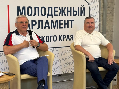 Люлин призвал развивать стандарты поддержки работающей молодежи в ПФО Люлин призвал развивать стандарты поддержки работающей молодежи в ПФО