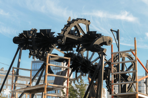 Памятник Ивану Кулибину за 10 млн рублей поставили в Нижнем Новгороде