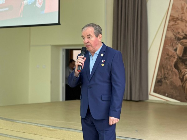 Церемония вручения паспортов школьникам состоялась в Советском районе в День Государственного флага России Церемония вручения паспортов школьникам состоялась в Советском районе в День Государственного флага России