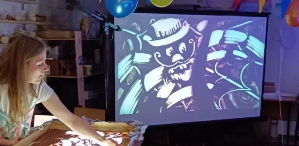 Сказки из песка смогут создать нижегородские семьи в «Семейном центре «ЛАДА» Сказки из песка смогут создать нижегородские семьи в «Семейном центре «ЛАДА»