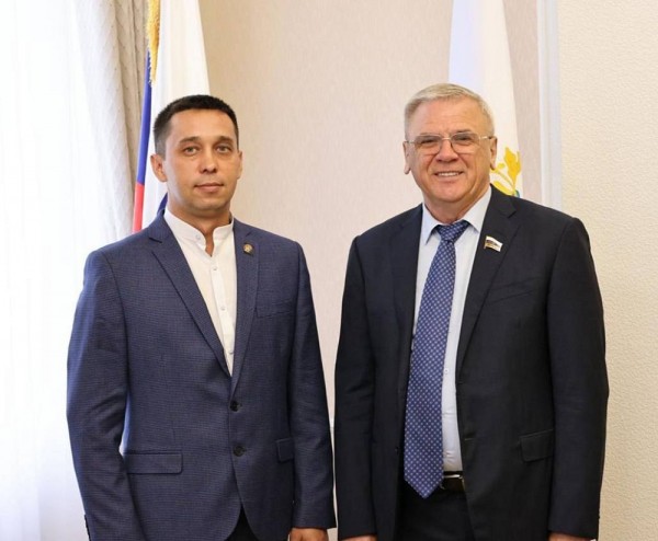 Спикер ЗСНО познакомился с участником программы «Герои» Молгачевым Спикер ЗСНО познакомился с участником программы «Герои» Молгачевым